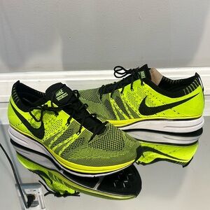 Nike Flynit Trainer volt